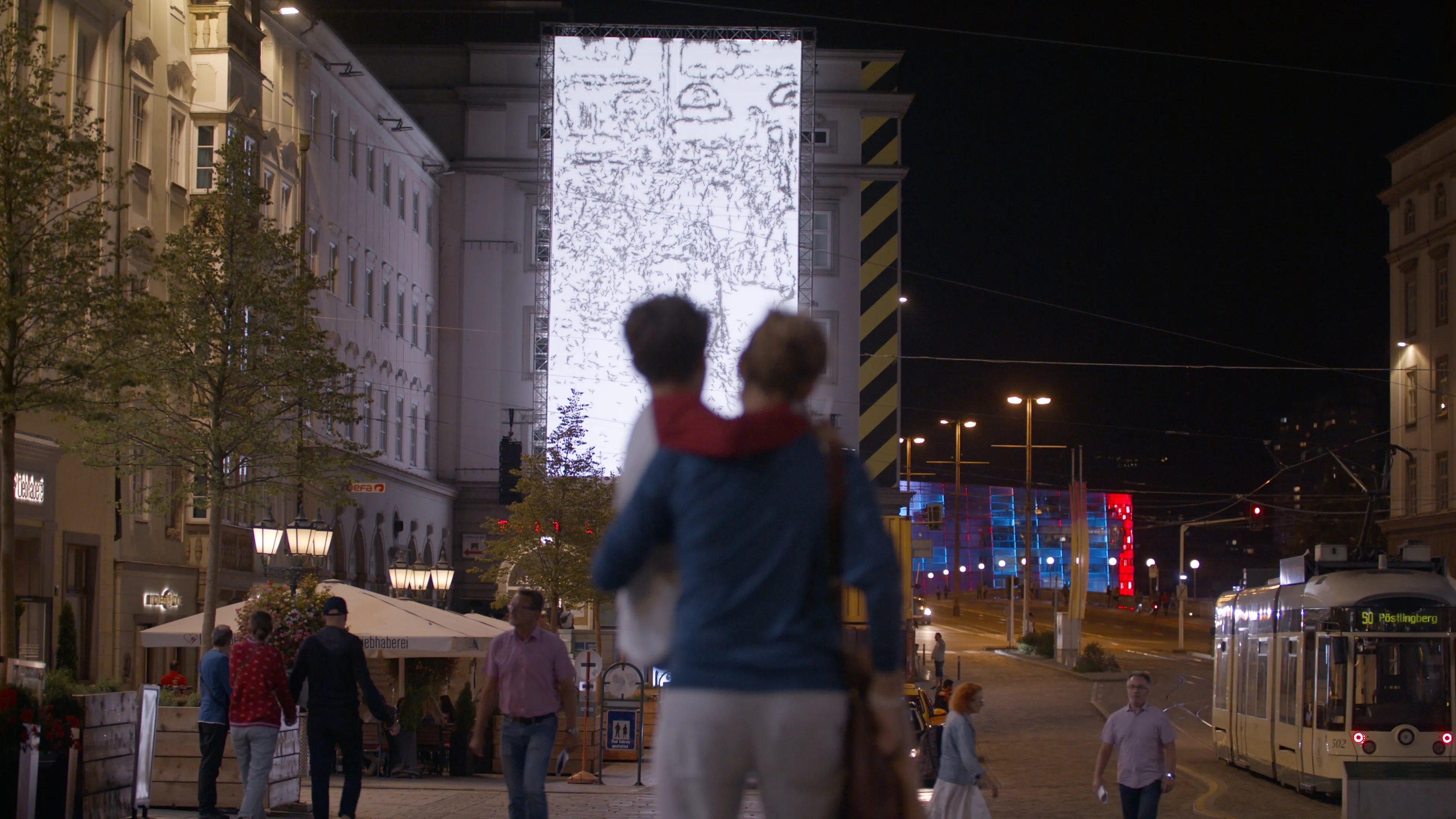 Grauwerk Projekt Antopolis, Dokumentation und Trailer, Installation, Fasadenprojektioin, Hauptplatz Linz, Ars Electronica