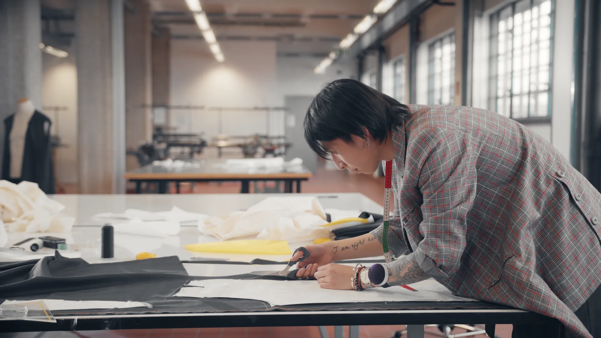 Grauwerk Projekt Kunstuniversität Linz, Imagefilm, Schneiderei, Textil