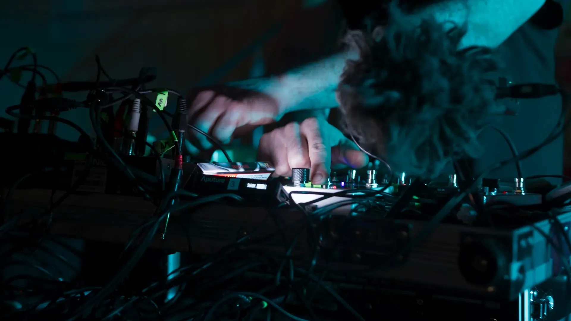 Grauwerk Projekt LOOPS OF WISDOM, Festival Trailer, Kunstuniversität Linz, Ars Electronica, Ausstellung, Dokumentation, Performance Still